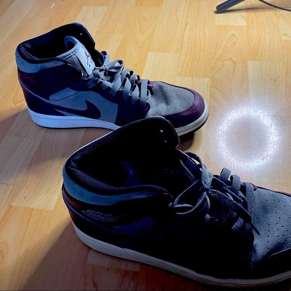 Air Jordan 1 Retro Bordeaux - Nike Mens Basketball Shoes